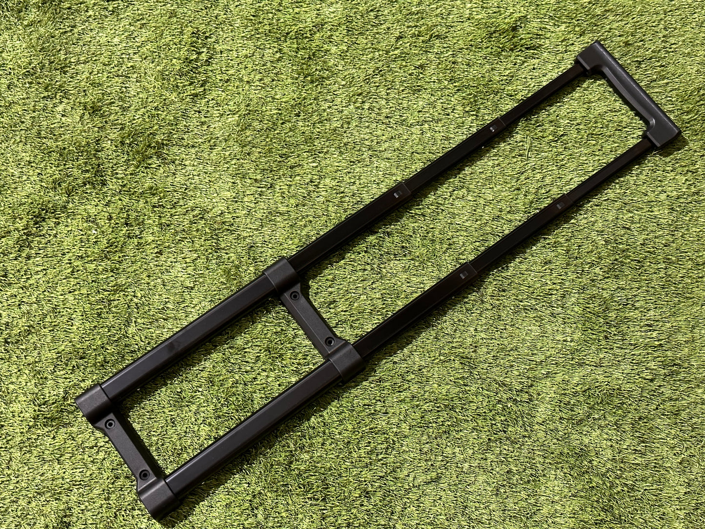 Retractable HandleRetractable HandleIncludes mounting hardware, fits all MCB Cheer Boxes