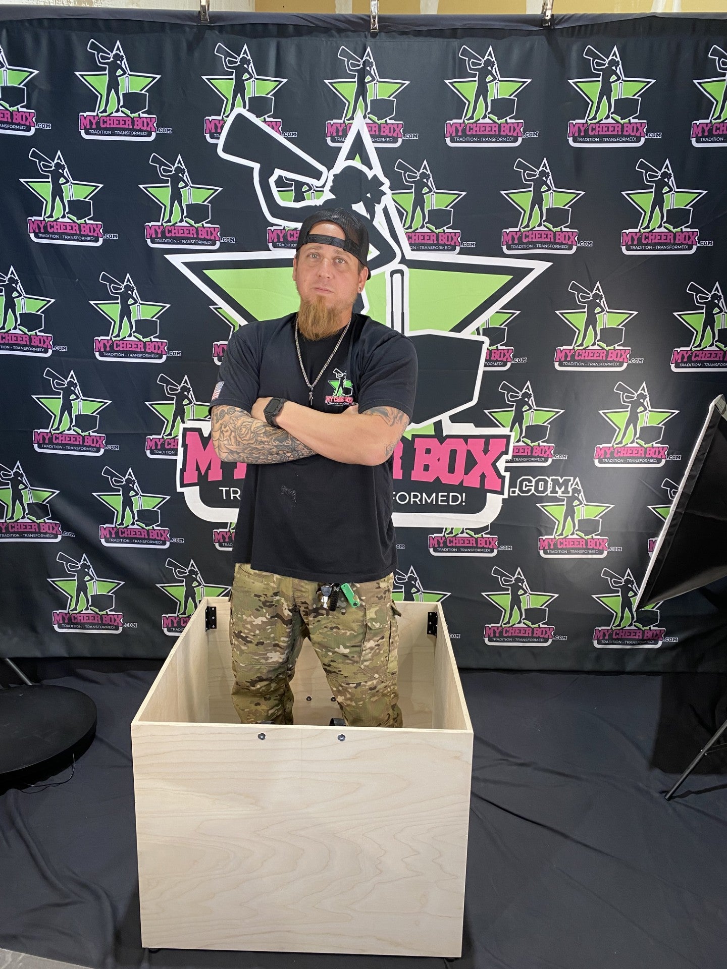 Mega MCB - Foldable Cheer Box